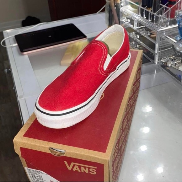 Size 6 in women’s - Picture 2 of 3